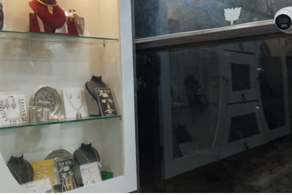 Choosing the Right Necklace for Your Outfit